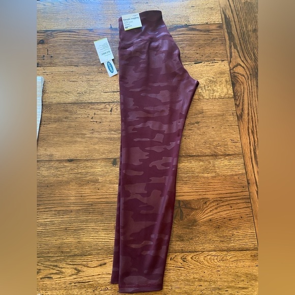 Old Navy Pants - NWT Old Navy Women’s Elevate High-Rise 7/8 Ankle Go Dry Legging Size MP